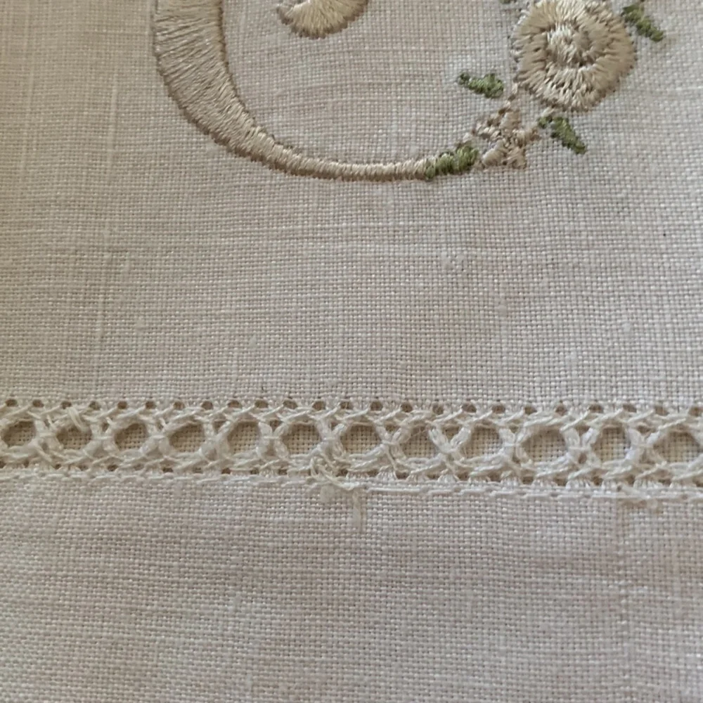 VINTAGE GUEST TOWEL CREAM LINEN MONOGRAMMED “G” 20”x14” DRAW STITCH HEM